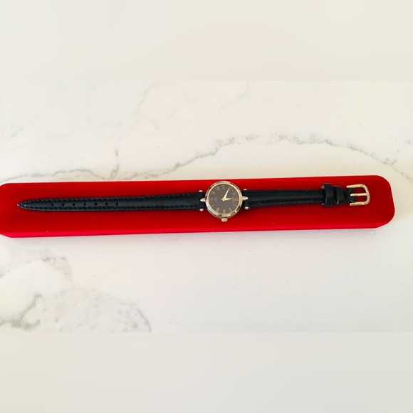 Authentic GUCCI watch ❤️ SO CUTE💖 - Picture 13 of 13